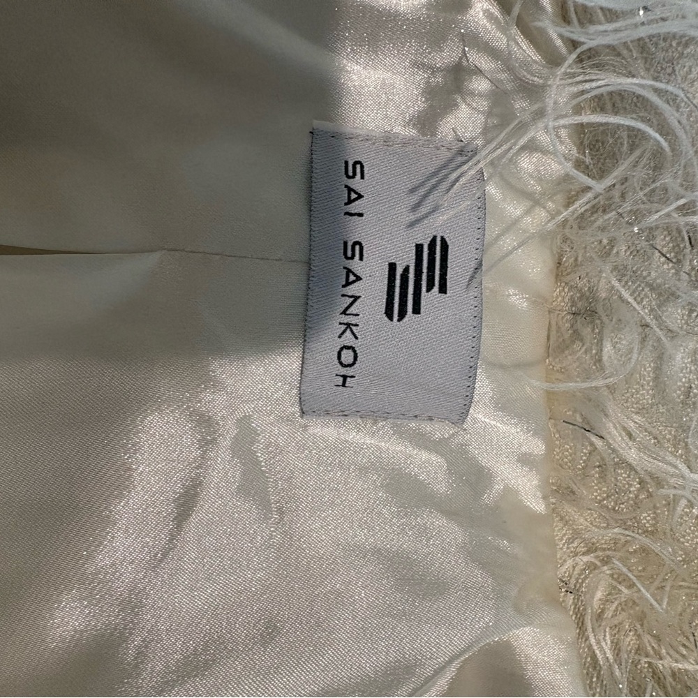 Sai Sankoh Enola Shaggy Faux Feathers White Coat - Picture 5 of 8